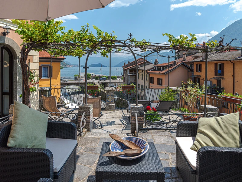 Dolce Vita Real Estate - Charming apartment with lake view terrace